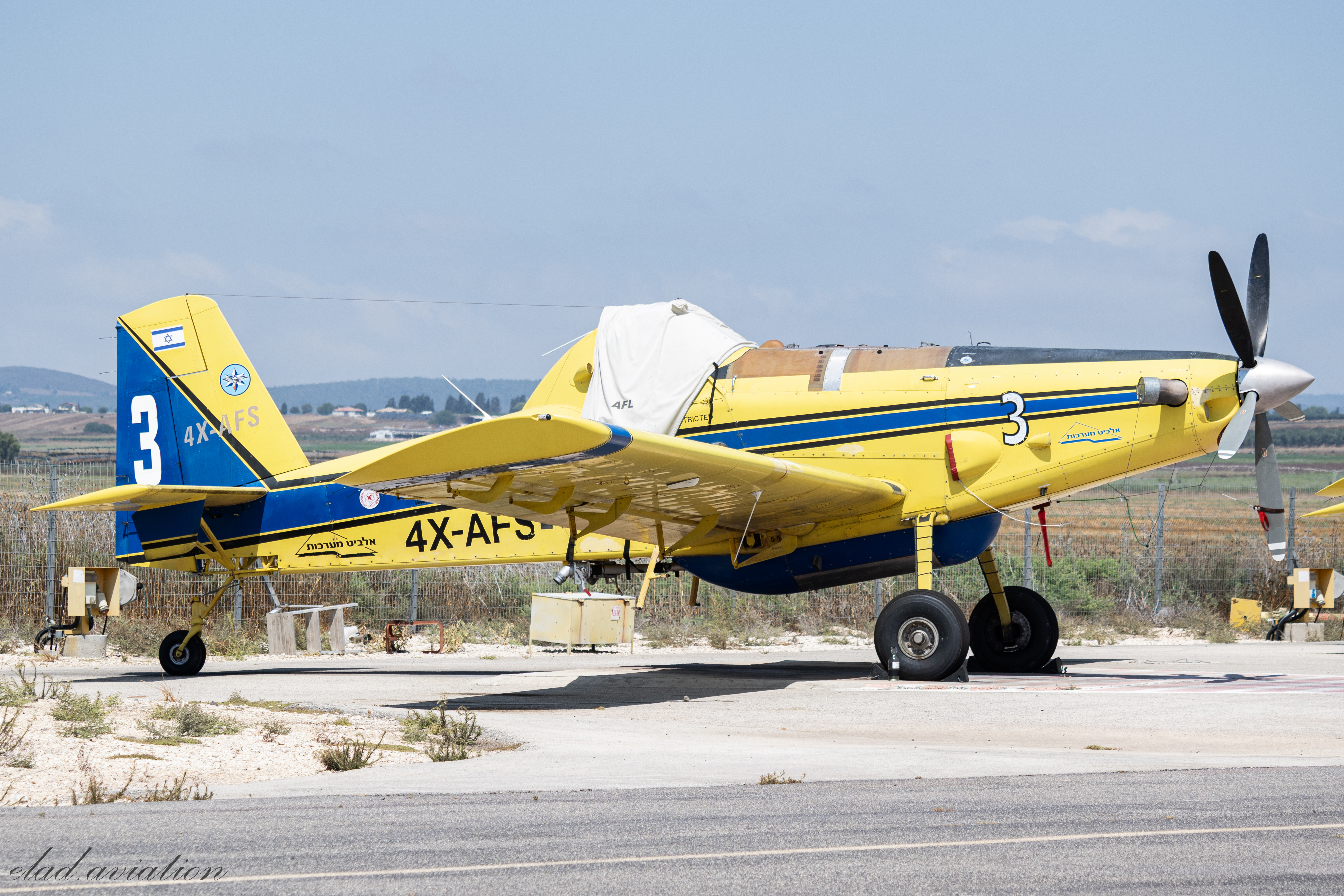 4X-AFS חונה במגידו Air Tractor AT-802AF